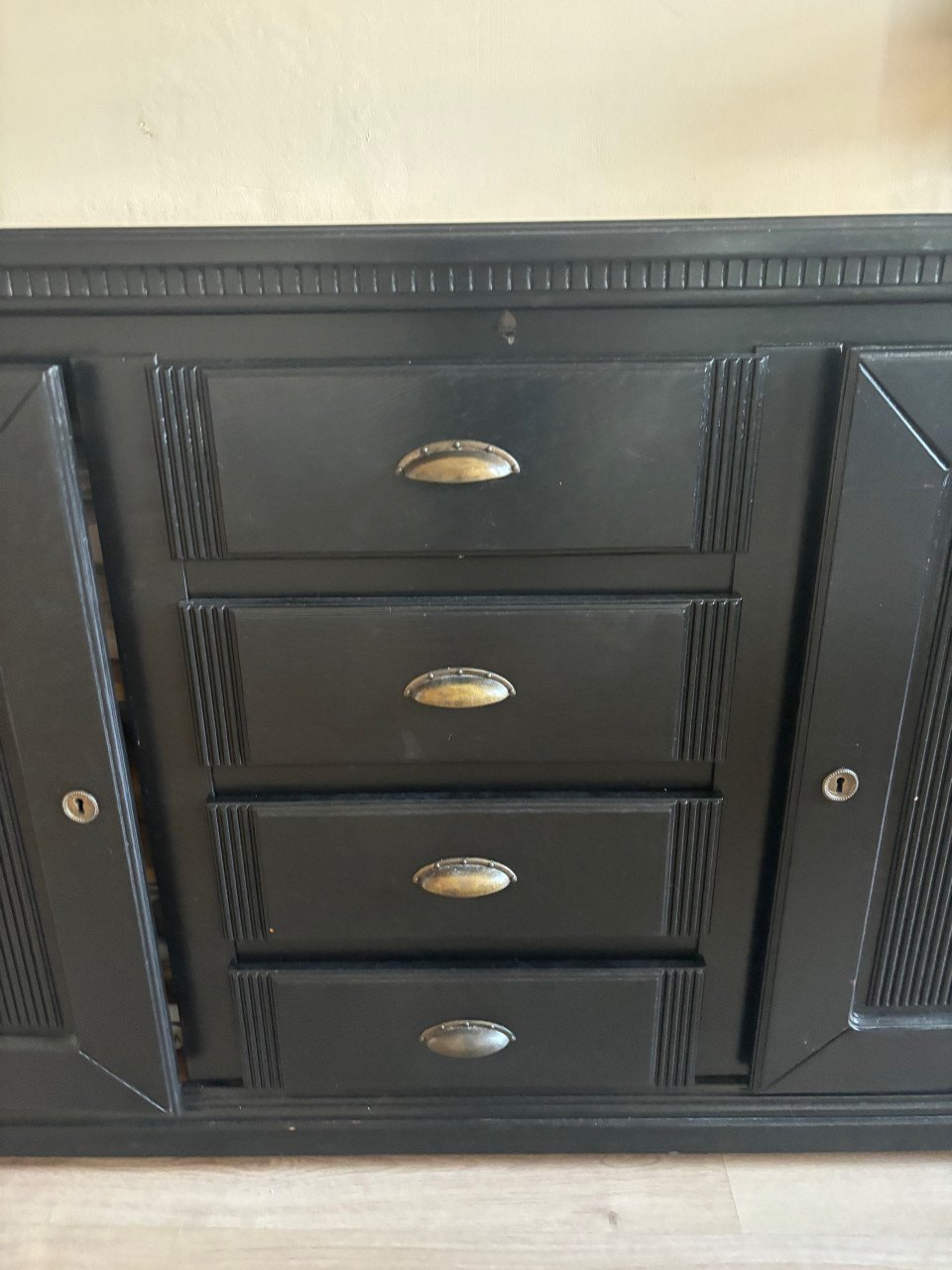 Zwarte antieke dressoir / kast