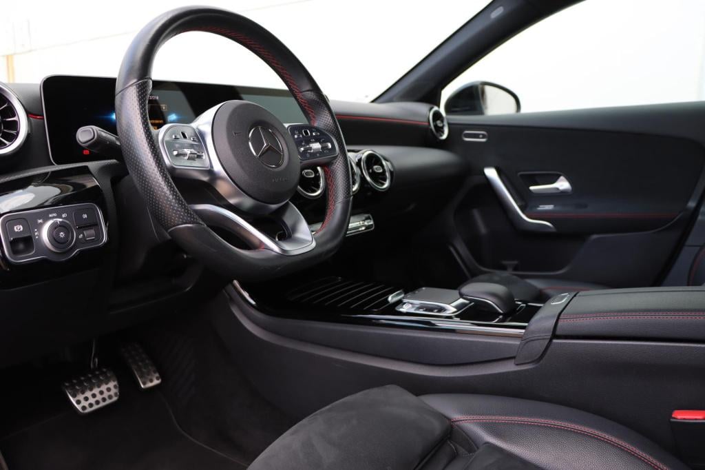Mercedes-Benz A-Klasse 180 business solution amg 136pk automaat