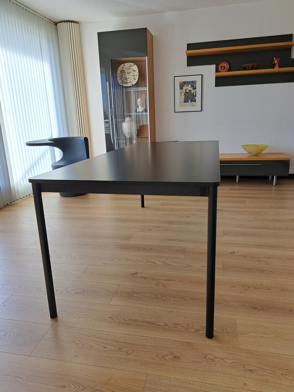 Designtafel Muuto zwart