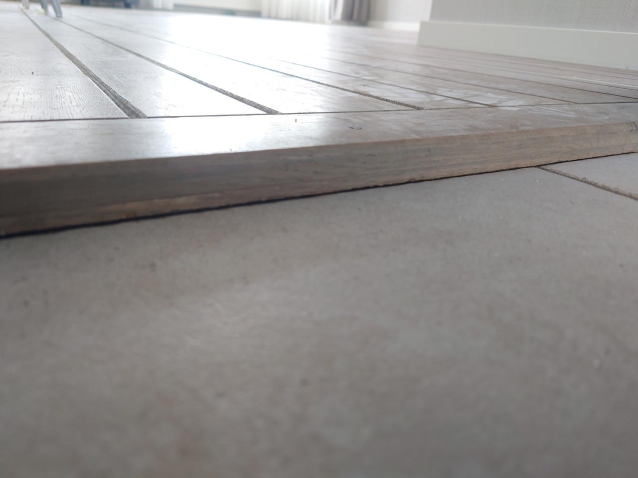 Massief eikenhouten vloer met v-groef