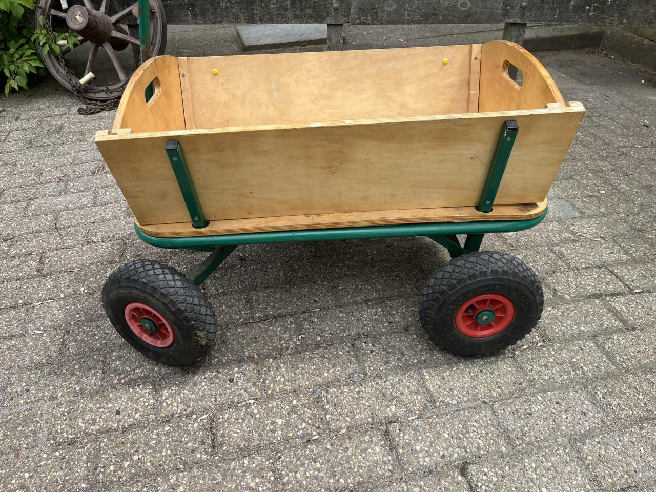 Bolderkar v hout met luchtbanden