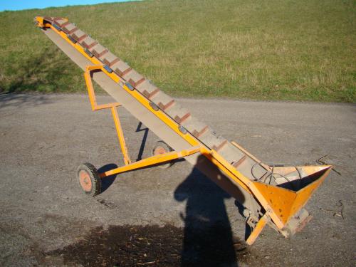 Diverse landbouwmachines en materialen