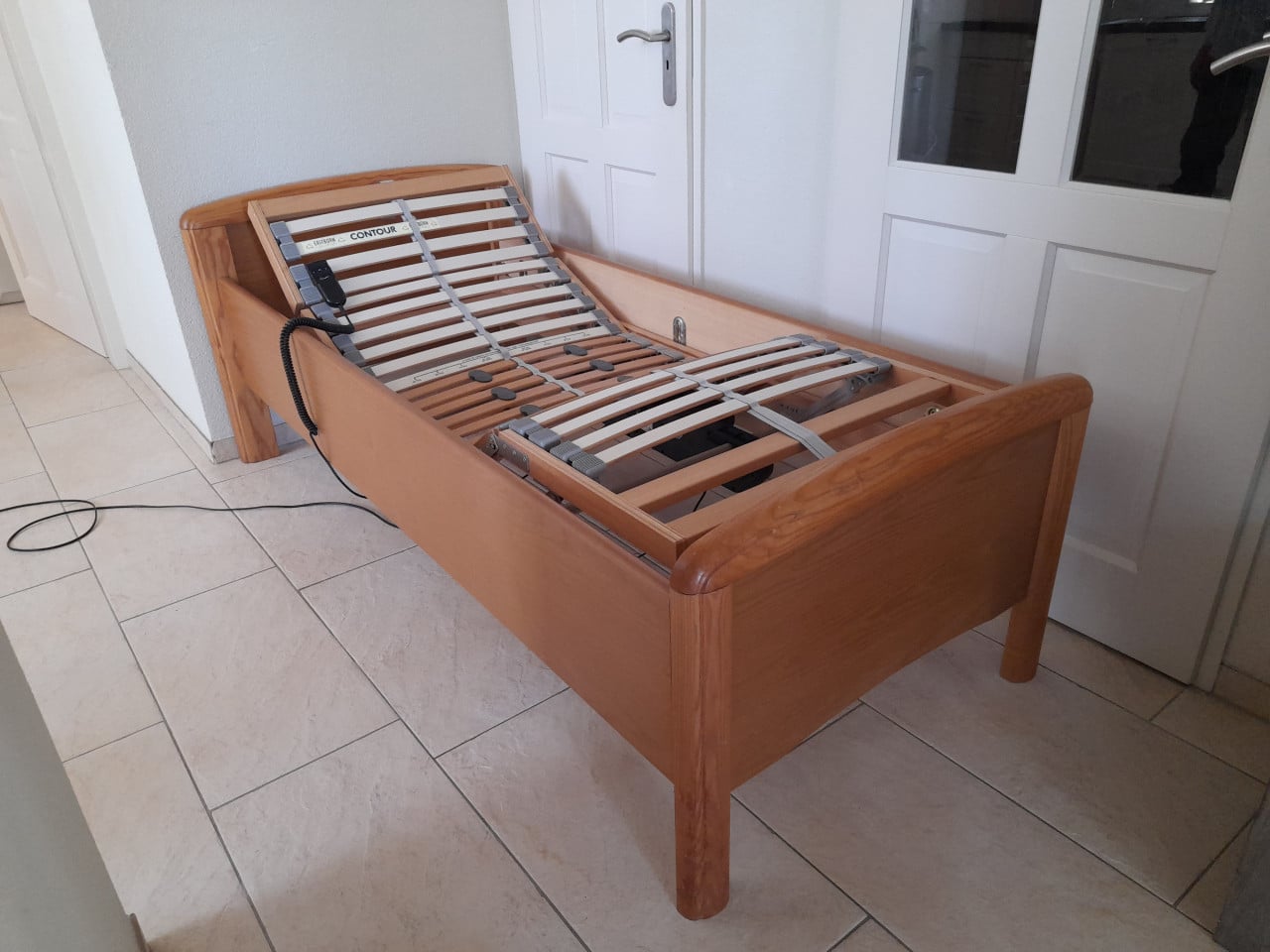 Elektrisch verstelbare Senioren bed 80 x 190 (in goede staat)