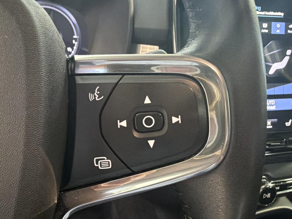 Volvo XC40 1.5 t4 recharge inscription expression | trekhaak | camera