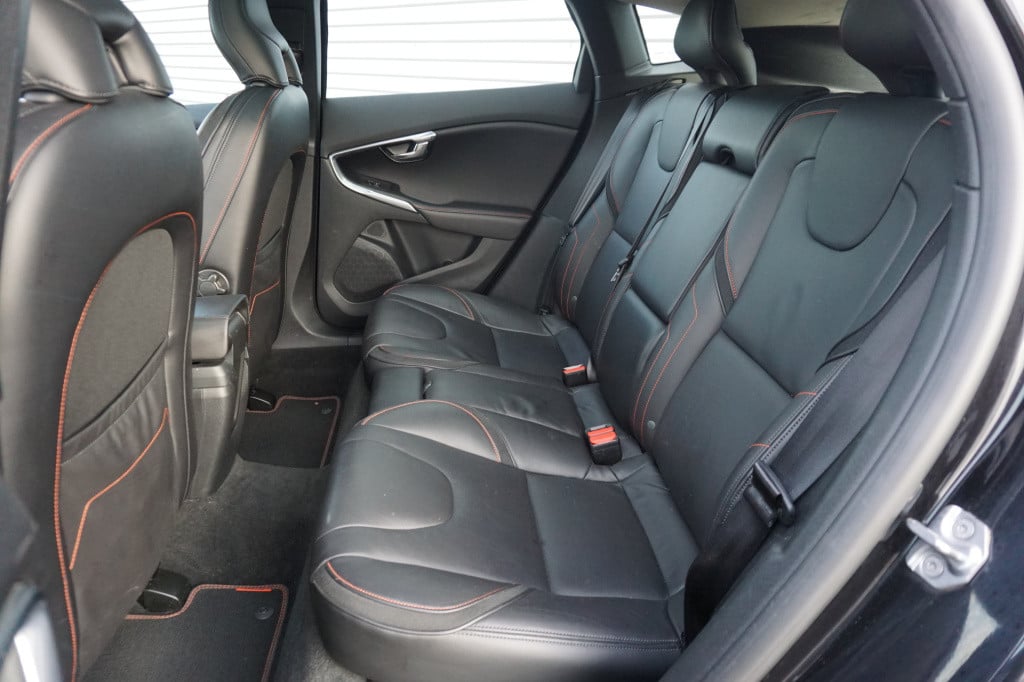 Volvo V40 2.0 d2 ocean race business airco / navi / camera / leder / cruise