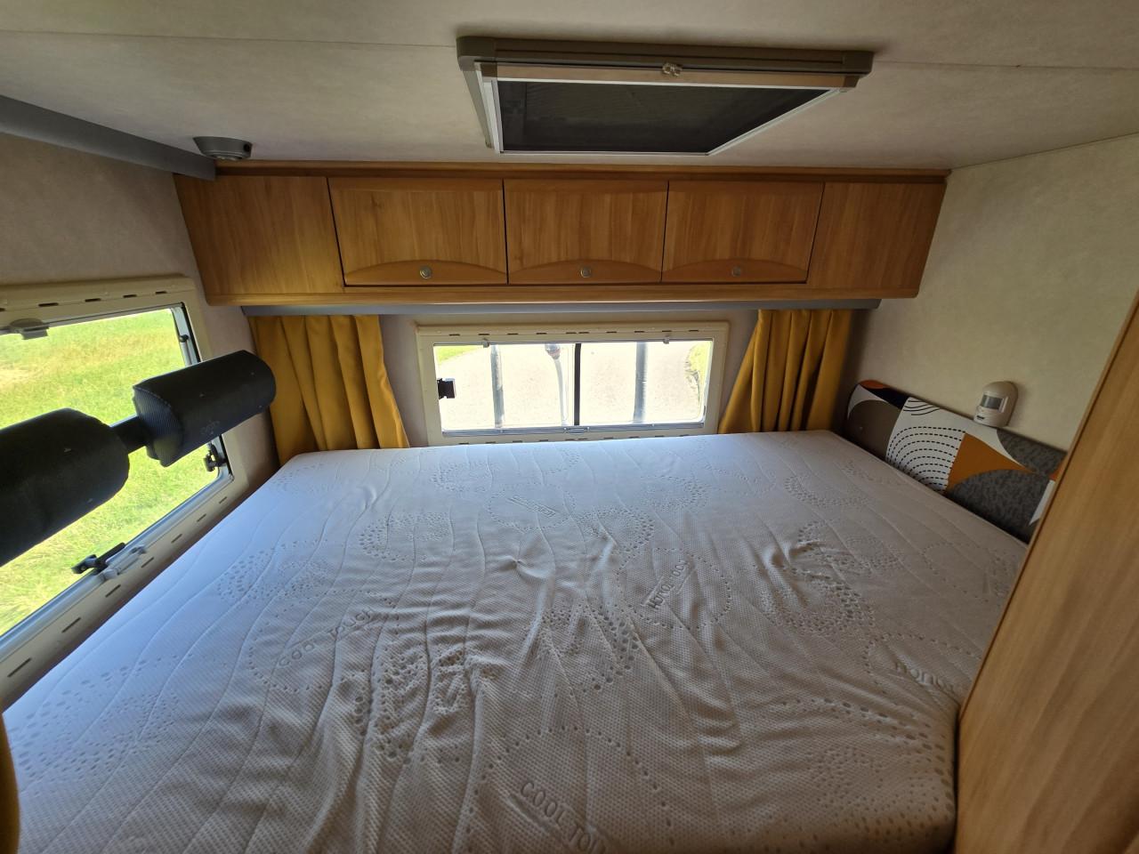 Zeer complete Adriatik 4 pers camper. Je kunt er gelijk mee op pad.