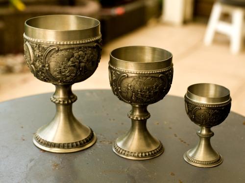 Drie tinnen drinkbekers