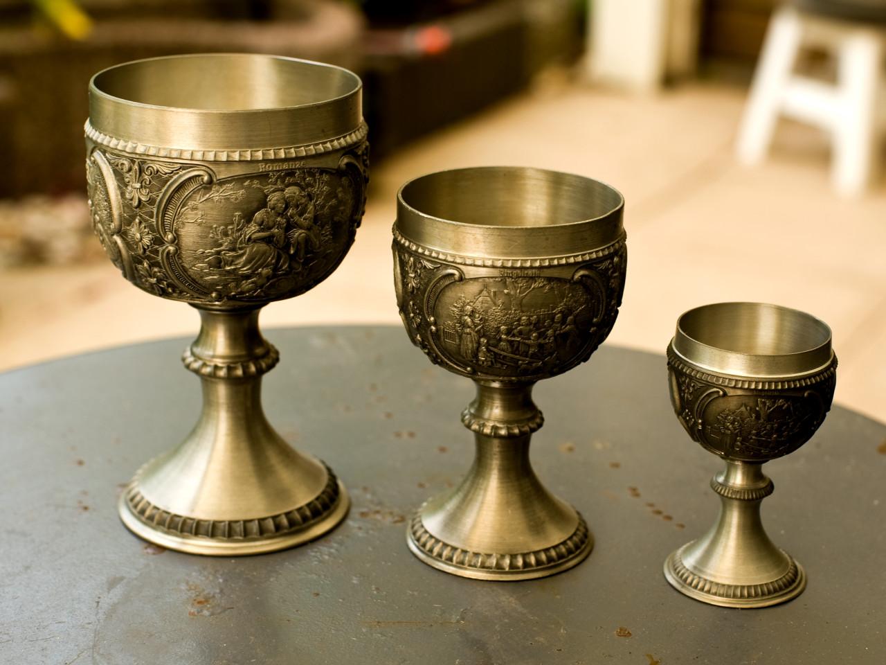 Drie tinnen drinkbekers