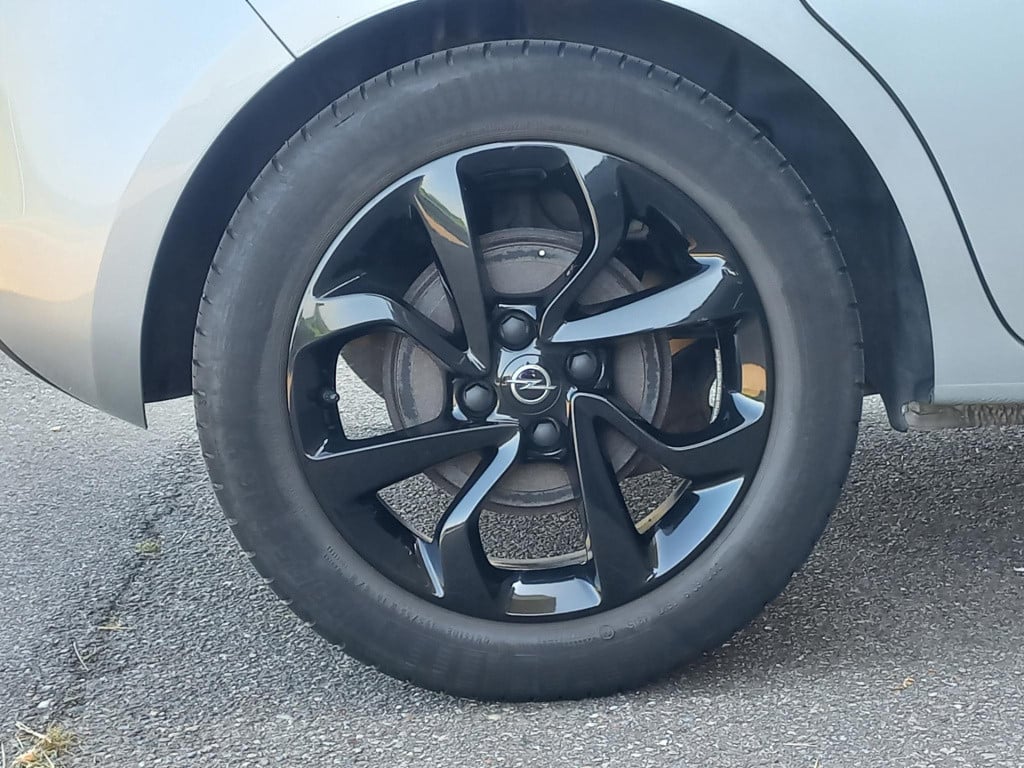 Opel Corsa 1.4 color edition | winterpakket | lmv | cruise | bluetooth