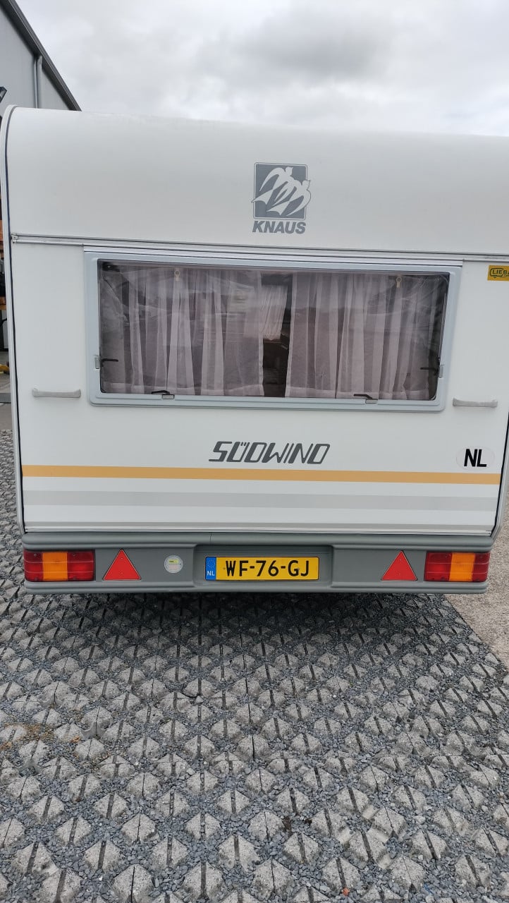 Knaus Sudwind 485 TU met voortent
