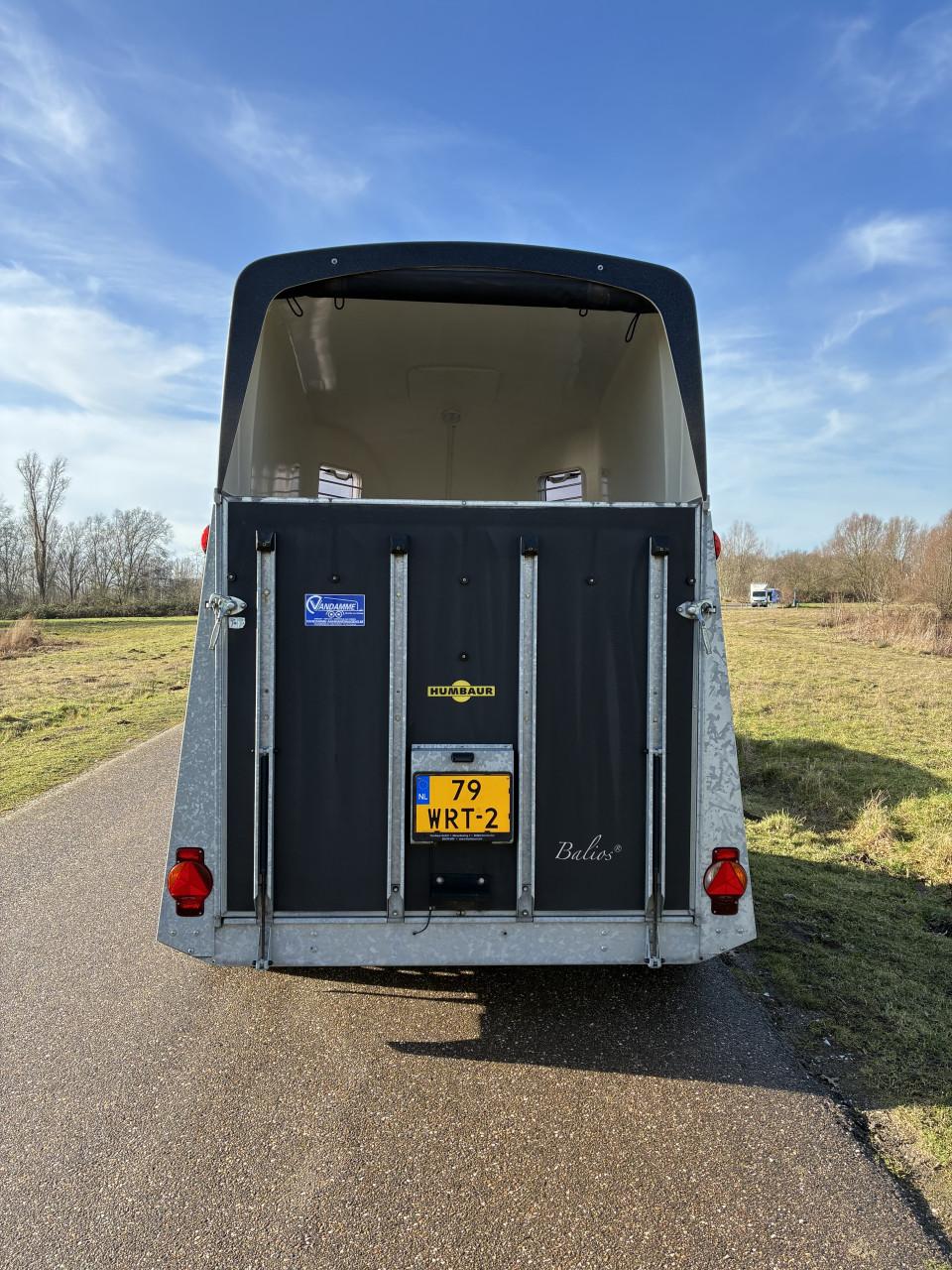 2 paards Humbaur Balios met zadelkamer en alubicomp bodem