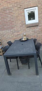 Tuintafel met stoelen