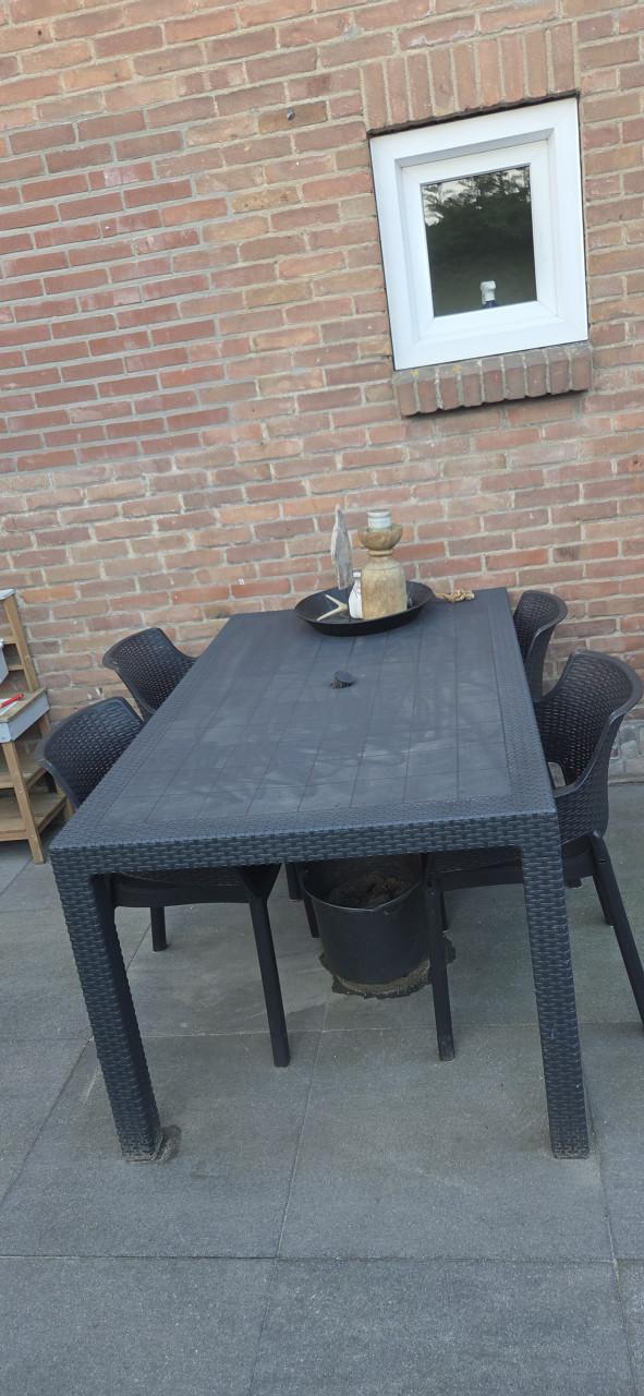 Tuintafel met stoelen