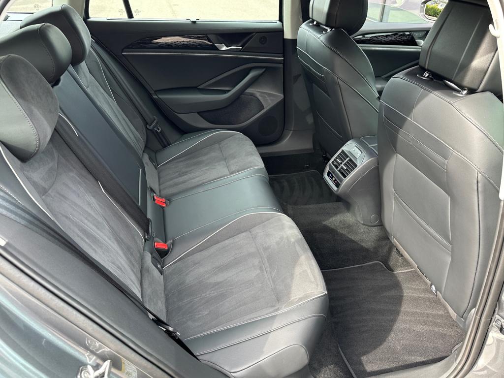 Volkswagen Passat variant 1.5 etsi 150pk elegance | alcantara | head up | c