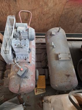 Compressor met extra tank