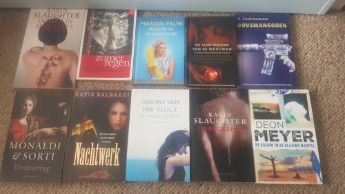 18 mini boekjes Thrillers