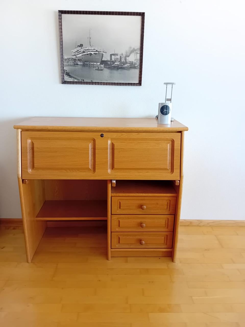 Eiken secretaire met lederen bureaustoel