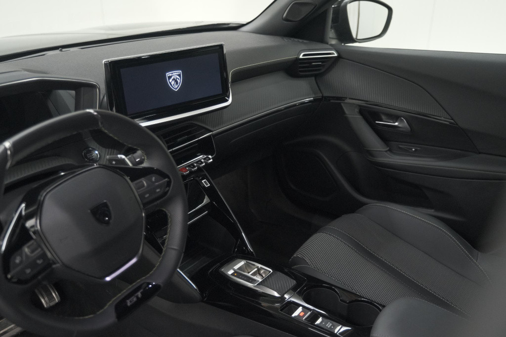 Peugeot 2008 puretech 130 eat8 gt | camera | apple carplay | parkeersensore