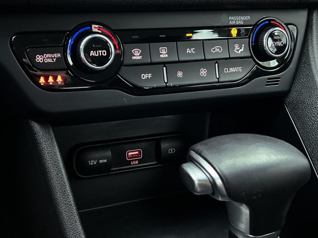 Kia Niro 1.6 gdi hybrid dynamicline | half leder/stof | navigatie | parkeer