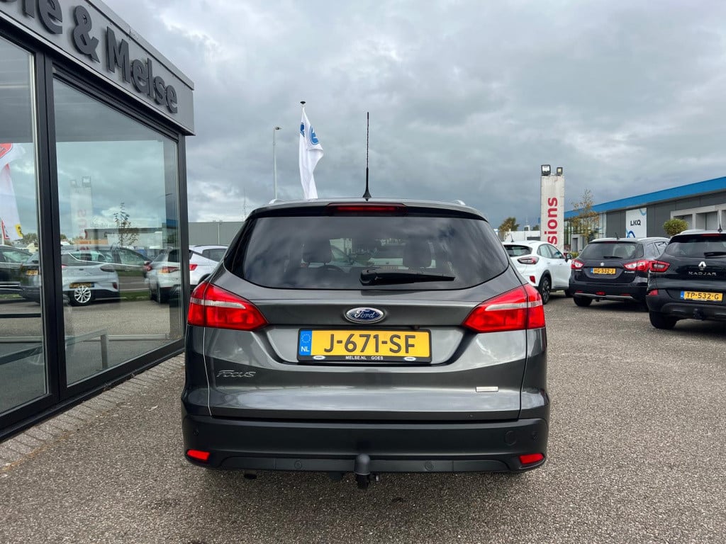 Ford Focus 1.0 ecoboost 125pk titanium , trekhaak , prijs incl nieuwe distr
