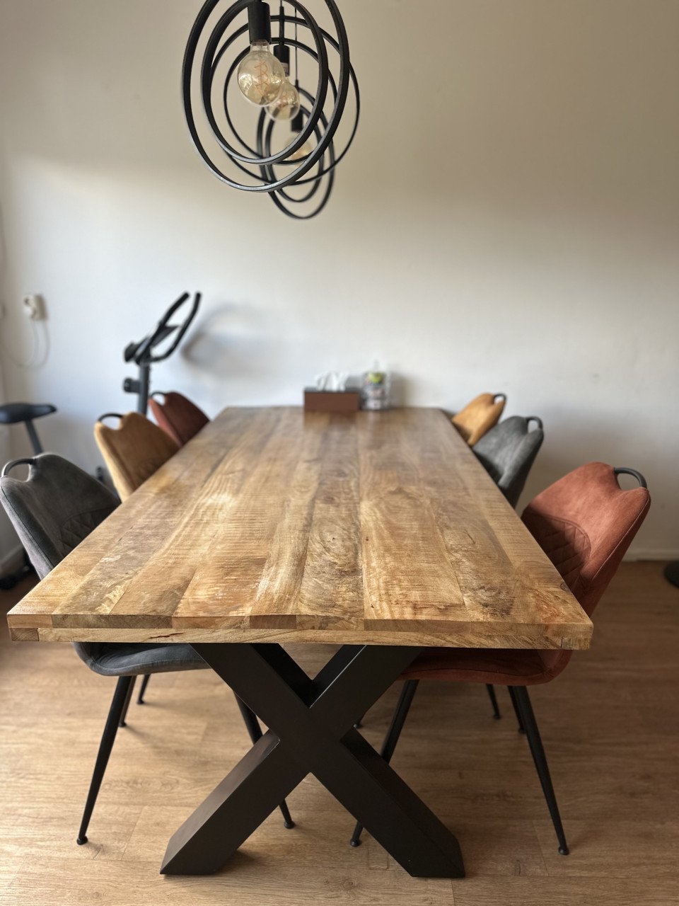Eettafel hout met 6 stoelen + tv meubel