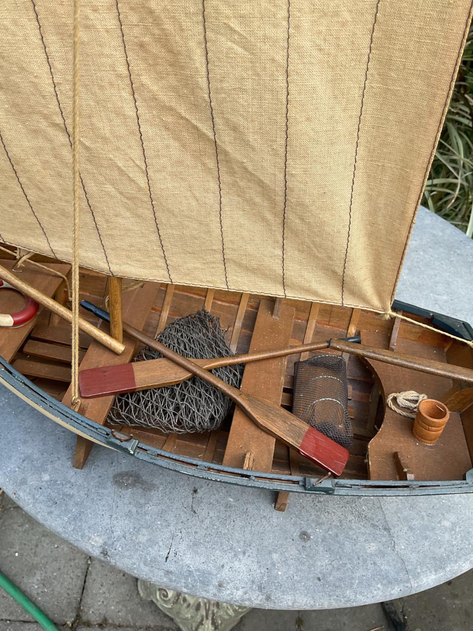 Houten vissersboot model