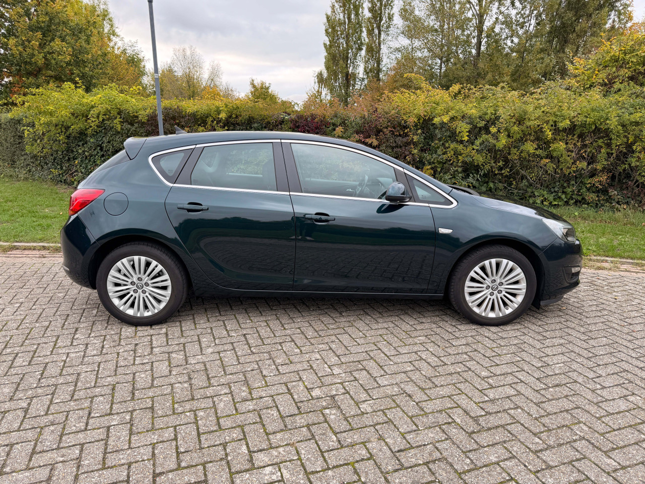 Opel Astra 1.4 Turbo - Elektrische ramen - Navi - Nieuwe APK