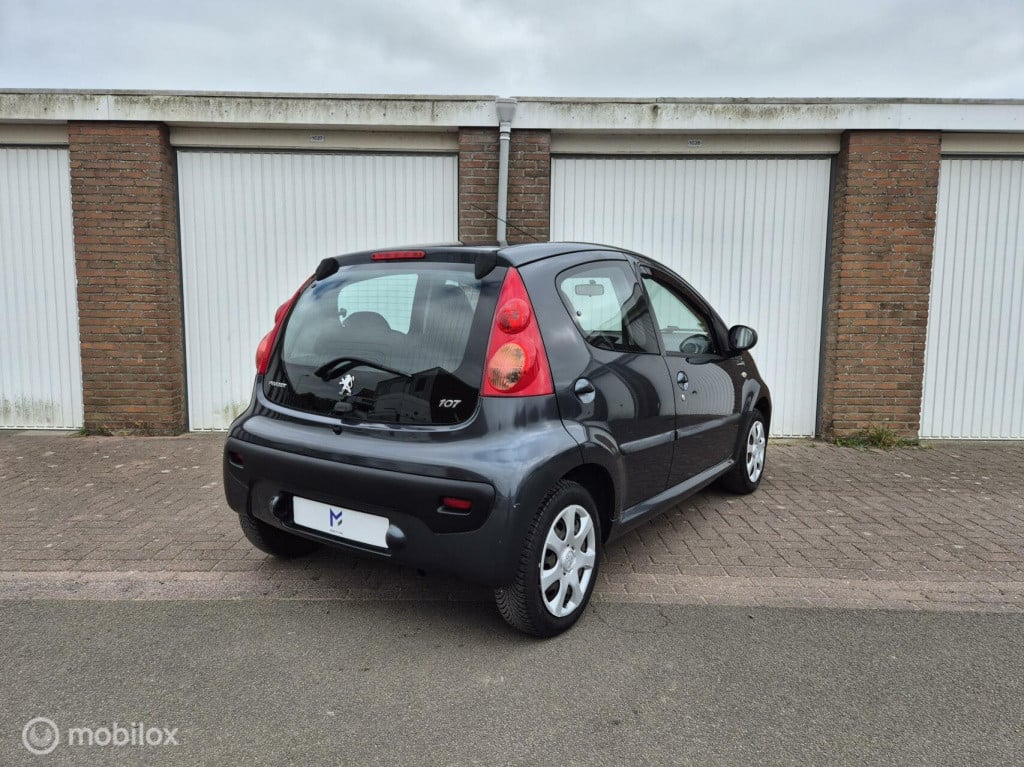 Peugeot 107 1.0 xs automaat / 5- deurs / airco / bluetooth