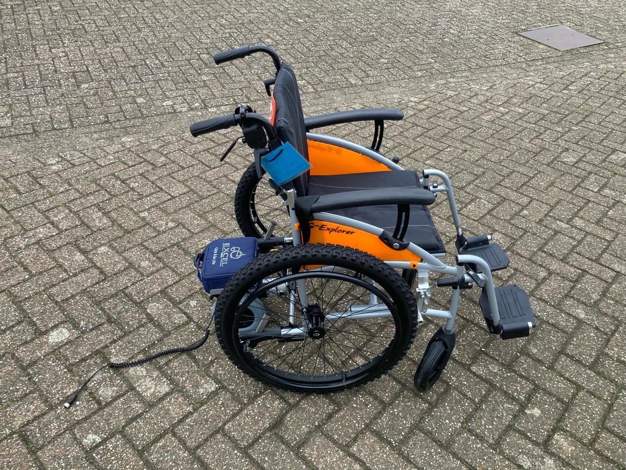 Rolstoel met duwondersteuning.