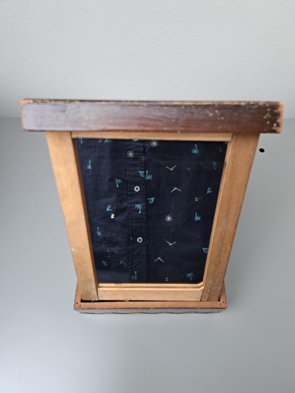 Vintage houten scheerdoos met spiegel en vakverdeling compleet.