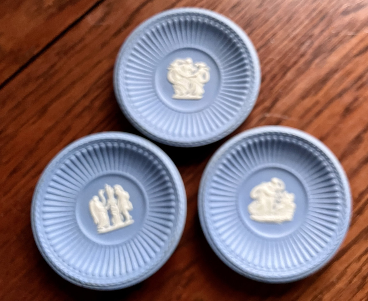 Wedgwood  vaasje en schoteltjes