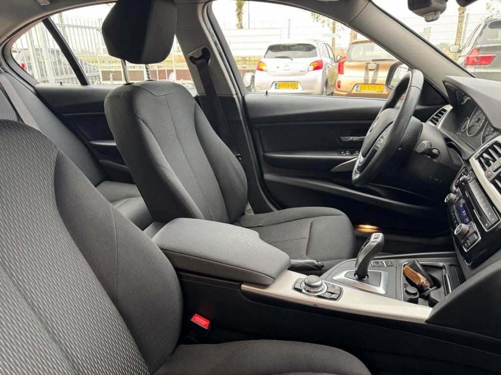 BMW 3-serie 318i executive automaat