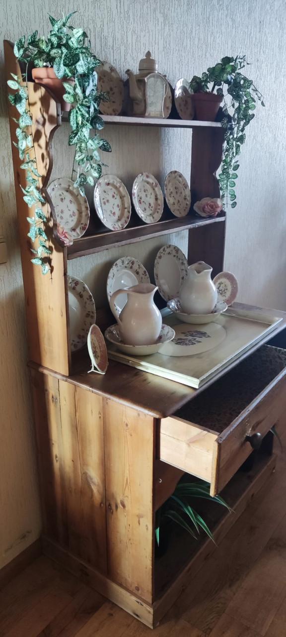 Grenen borden kast / vitrine kast / keukenkast