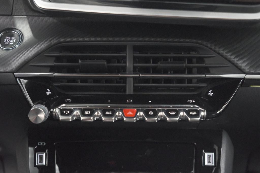 Peugeot 2008 puretech 130 eat8 gt | 360 camera | stoelmassage | adaptieve c
