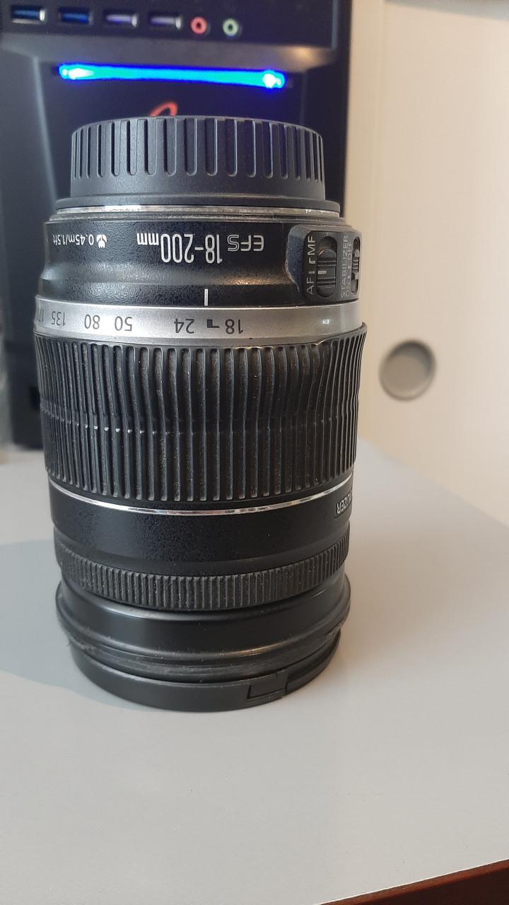 CANON ZOOMLENS E-FS 18-200mm f/3.5-5.6 IS (defect)