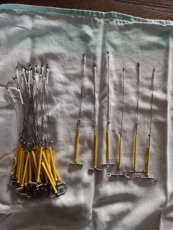 Nog wat afhouders met extra voetje .