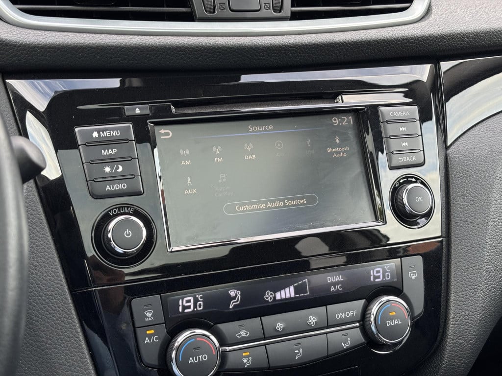 Nissan Qashqai 1.3 dig-t n-connecta design pack | trekhaak | panoramadak | 