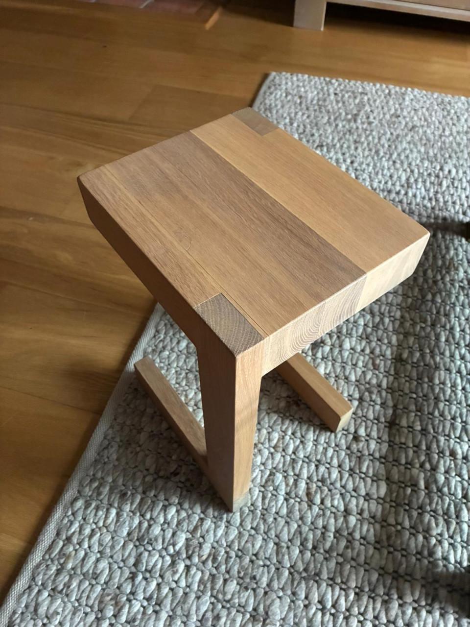 Bijzettafel massief eikenhout in perfecte staat