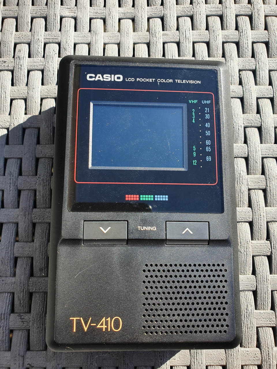 Leuk vintage Casio LCD pocket kleuren televisie, model TV 410 V....