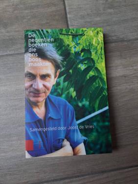 De negentien  boeken die ons boos maakten samengesteld door Joost de Vries