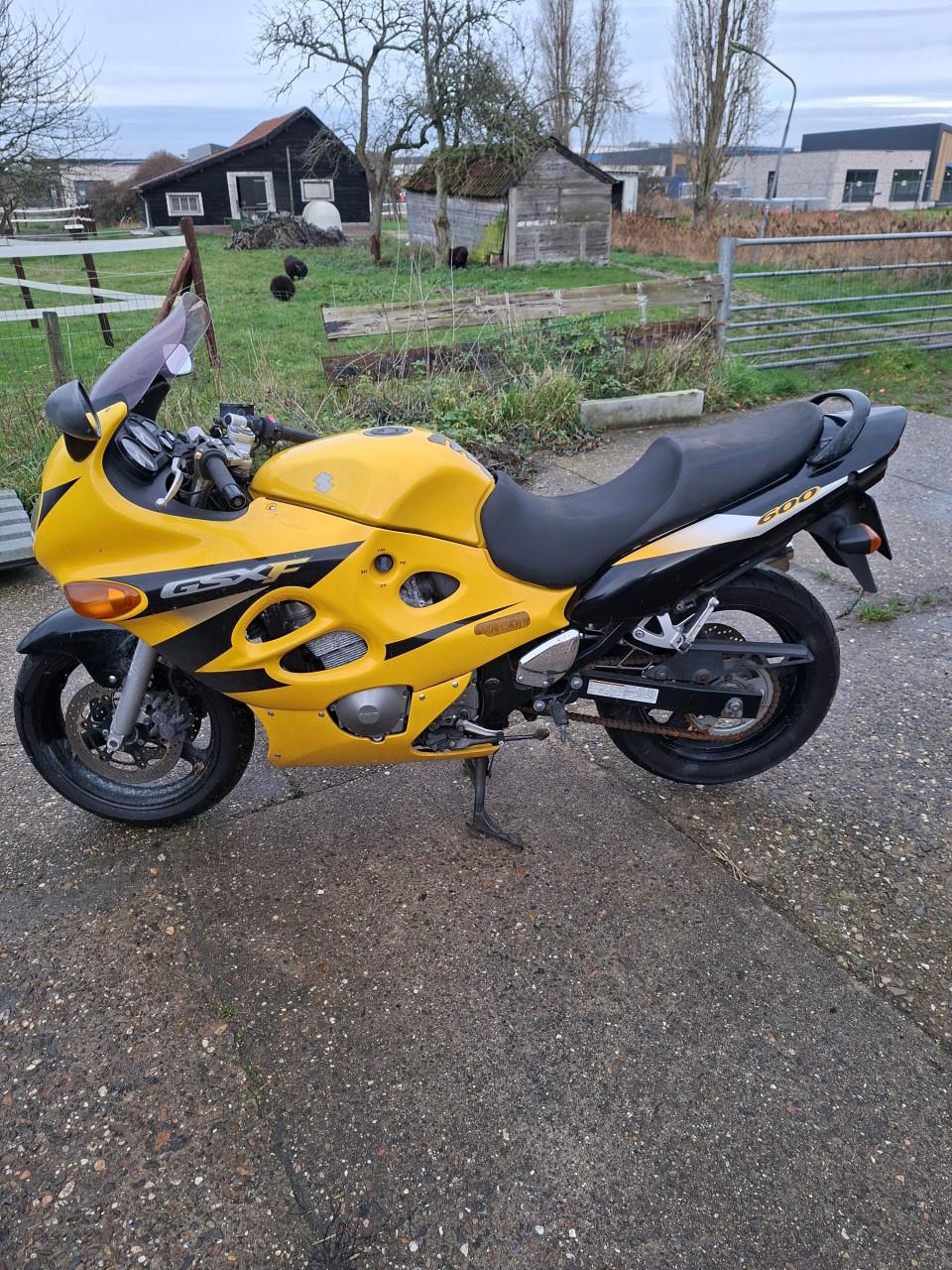 Suzuki GSX 600F (bj 2004) Inruilkoopje