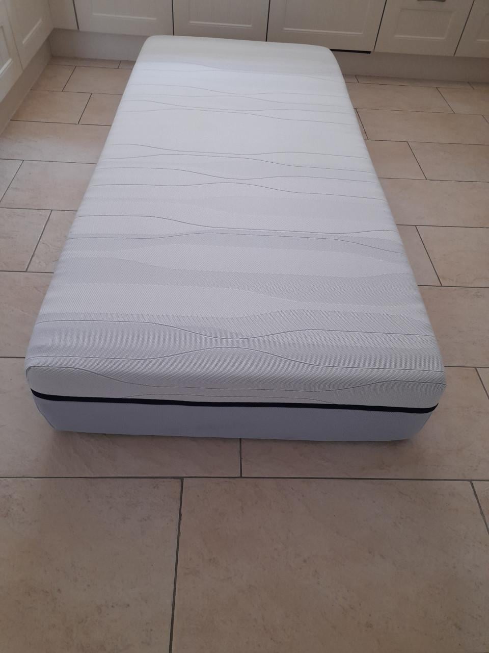 M-line matras 90 x 200 (in goede nette schone staat)