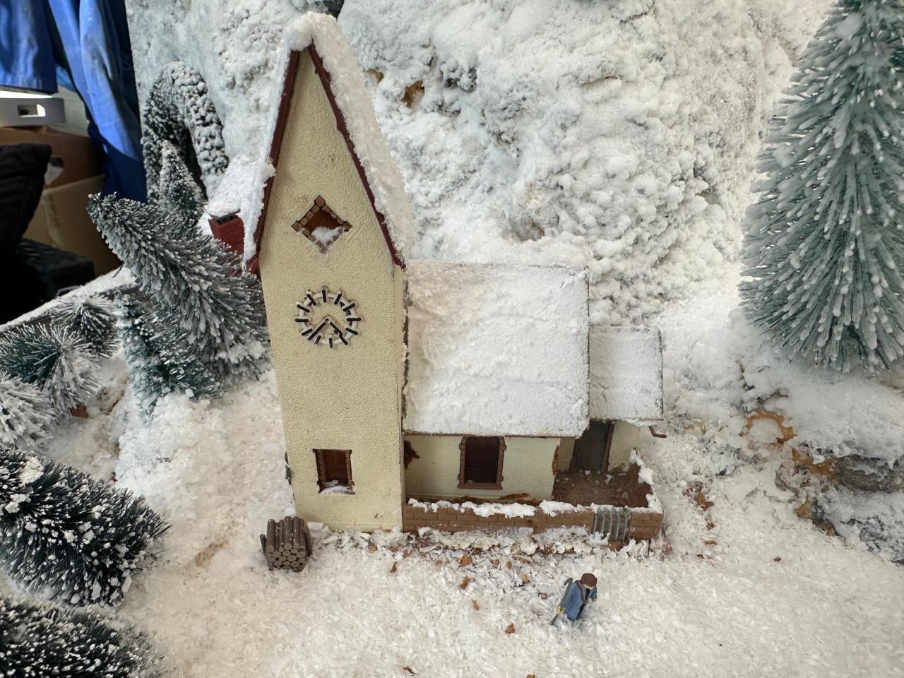 Treinbaan kerstdorp te koop.