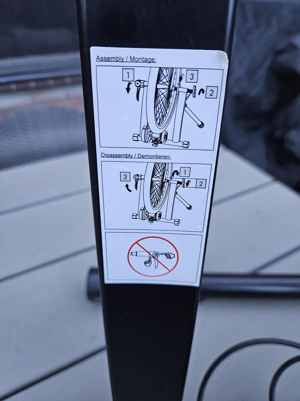 Zgan zeer nette Crivit indoor home fietstrainer voor uw fiets