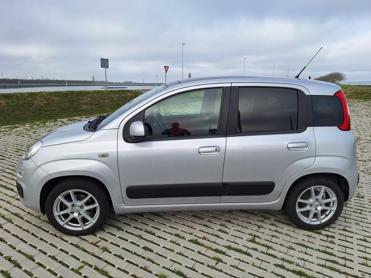 Fiat Panda 0.9 Twinair Lounge zilvergrijs met schuifdak 87.750 km 2014