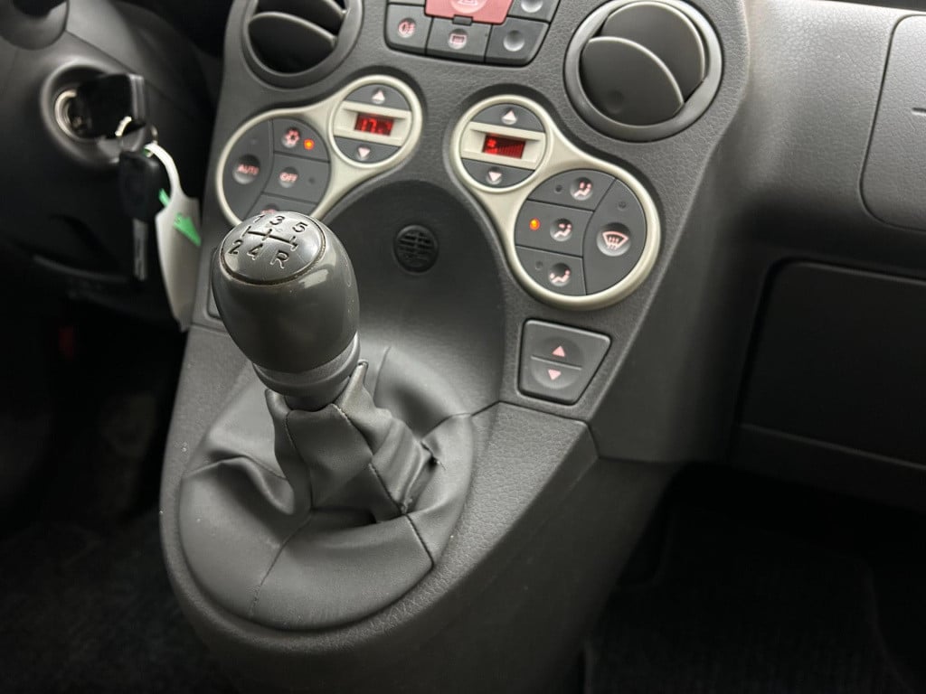 Fiat Panda occasion 1.2 emotion | geel | airco | 5 deurs |