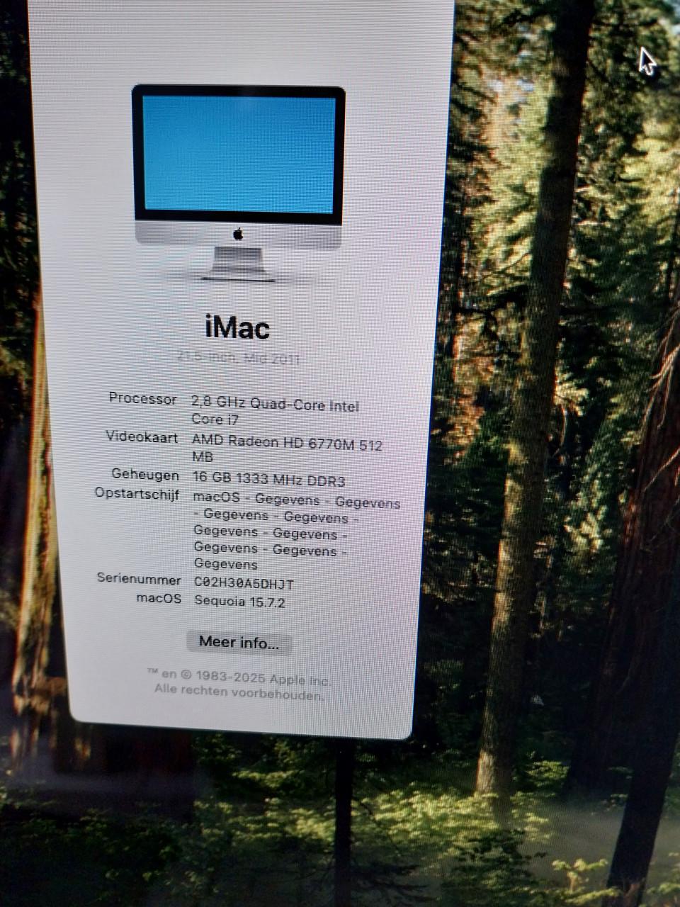 Te koop i.gst.z Imac van 2011 met 21,5 inch scherm met toetsen bord en muis