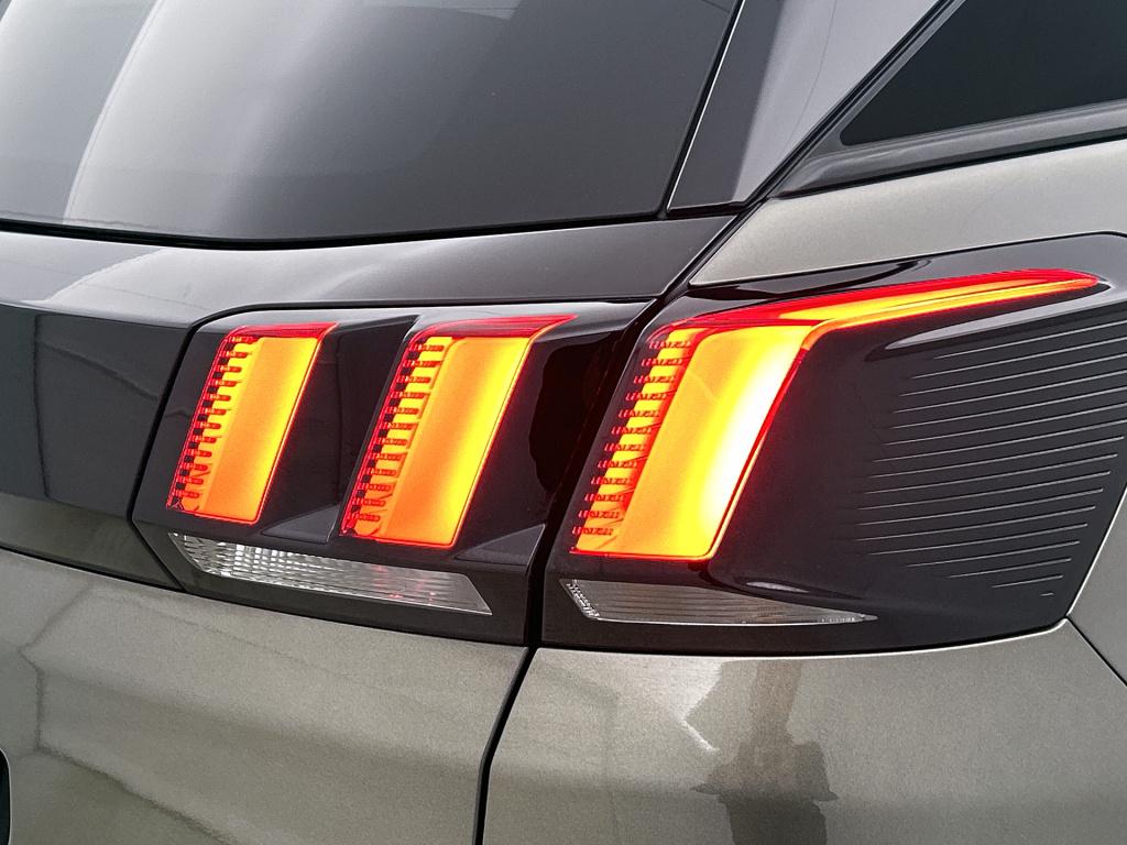 Peugeot 3008 130 pk allure | rijklaar | trekhaak | elektrische achterklep |