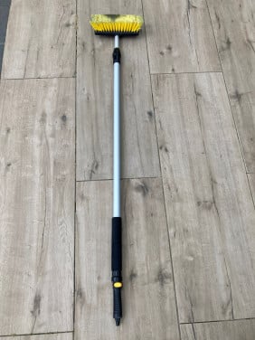 Schoonmaakborstel op telescoopsteel