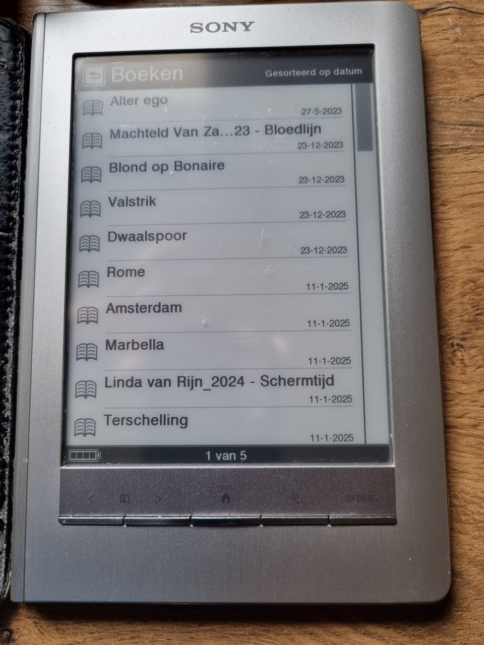 Sony E-reader PRS-600 inclusief oplader, hoes en veel boeken